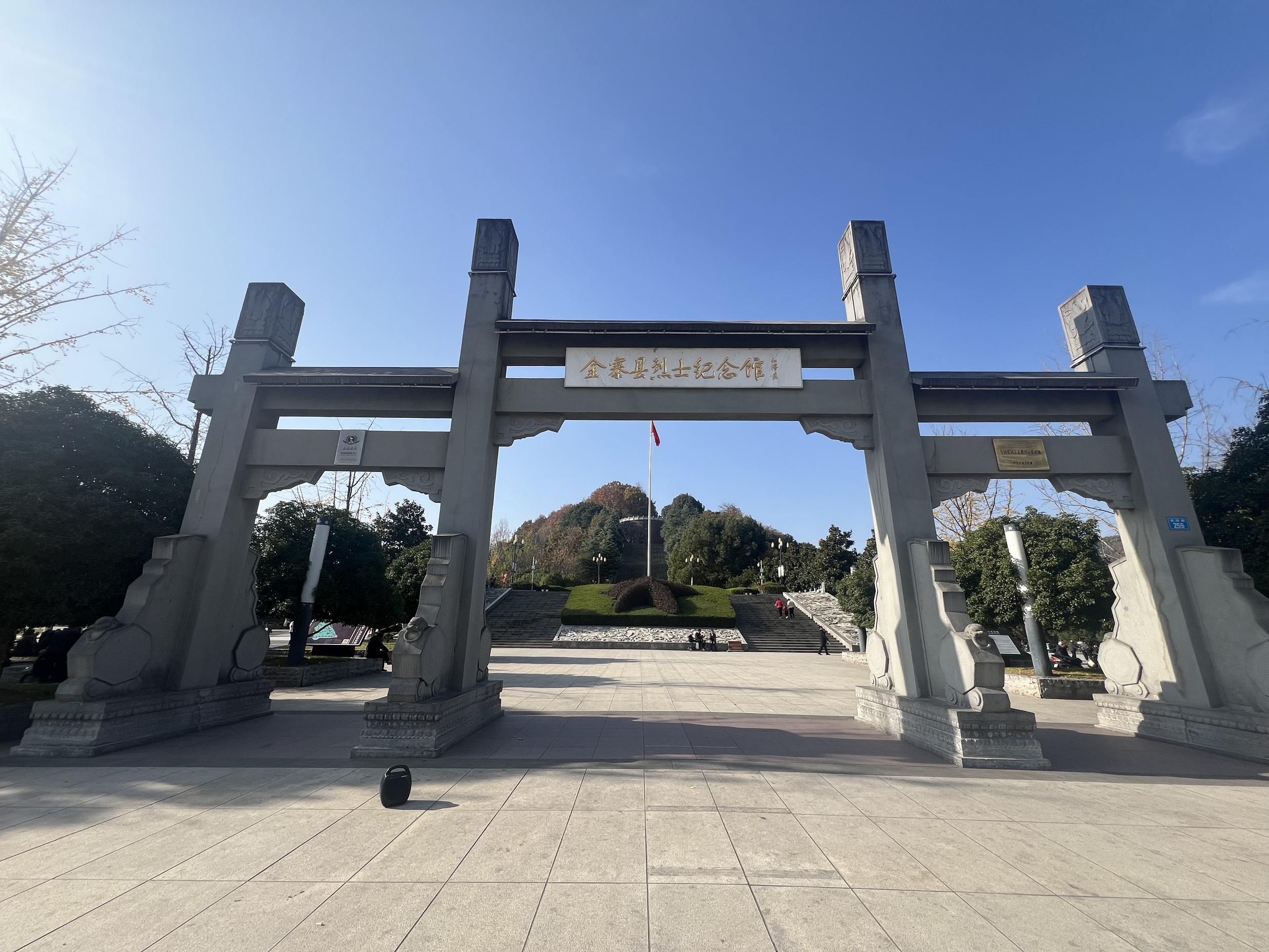 2现场教学01：烈士纪念馆.jpg