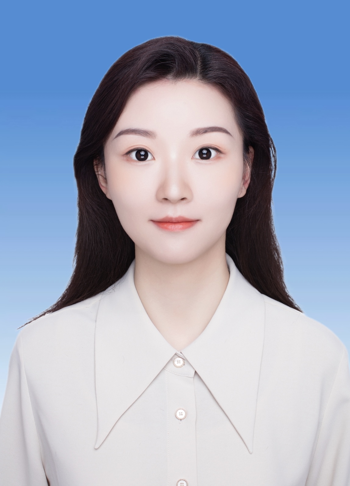 杨晨佳.jpg